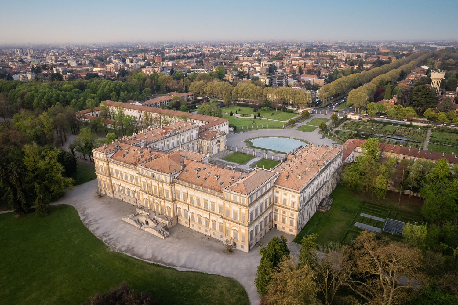 visit Monza - Visit Monza Italy: Villa, Roses & F1 Heritage - 2025 - 3