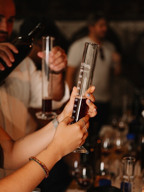 Idée Cadeau oenologie : 10 expériences à offrir pour s'initier au vin - 2026 - 14 - - Idée Cadeau oenologie : 10 expériences à offrir pour s'initier au vin - 2026 - 13