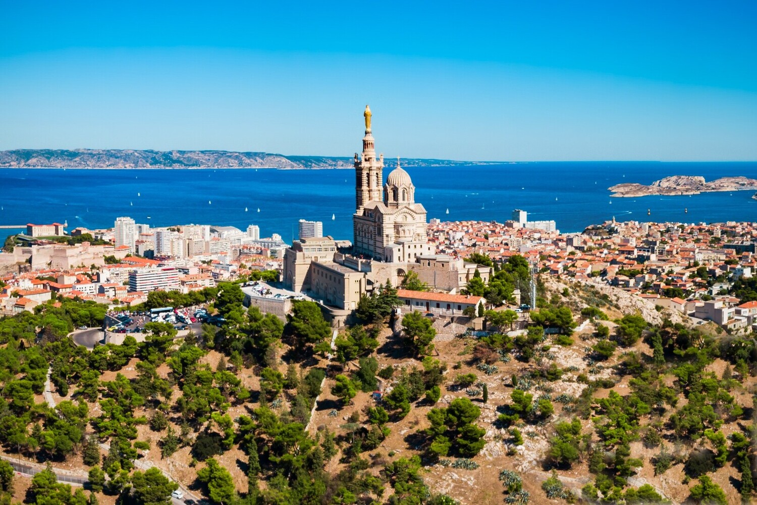Bar à vin Marseille : les meilleures adresses entre cave à vin, bistrot et chai urbain - 2026 - 10 - bar à vin marseille bar à vin marseille - Bar à vin Marseille : les meilleures adresses entre cave à vin, bistrot et chai urbain - 2026 - 9