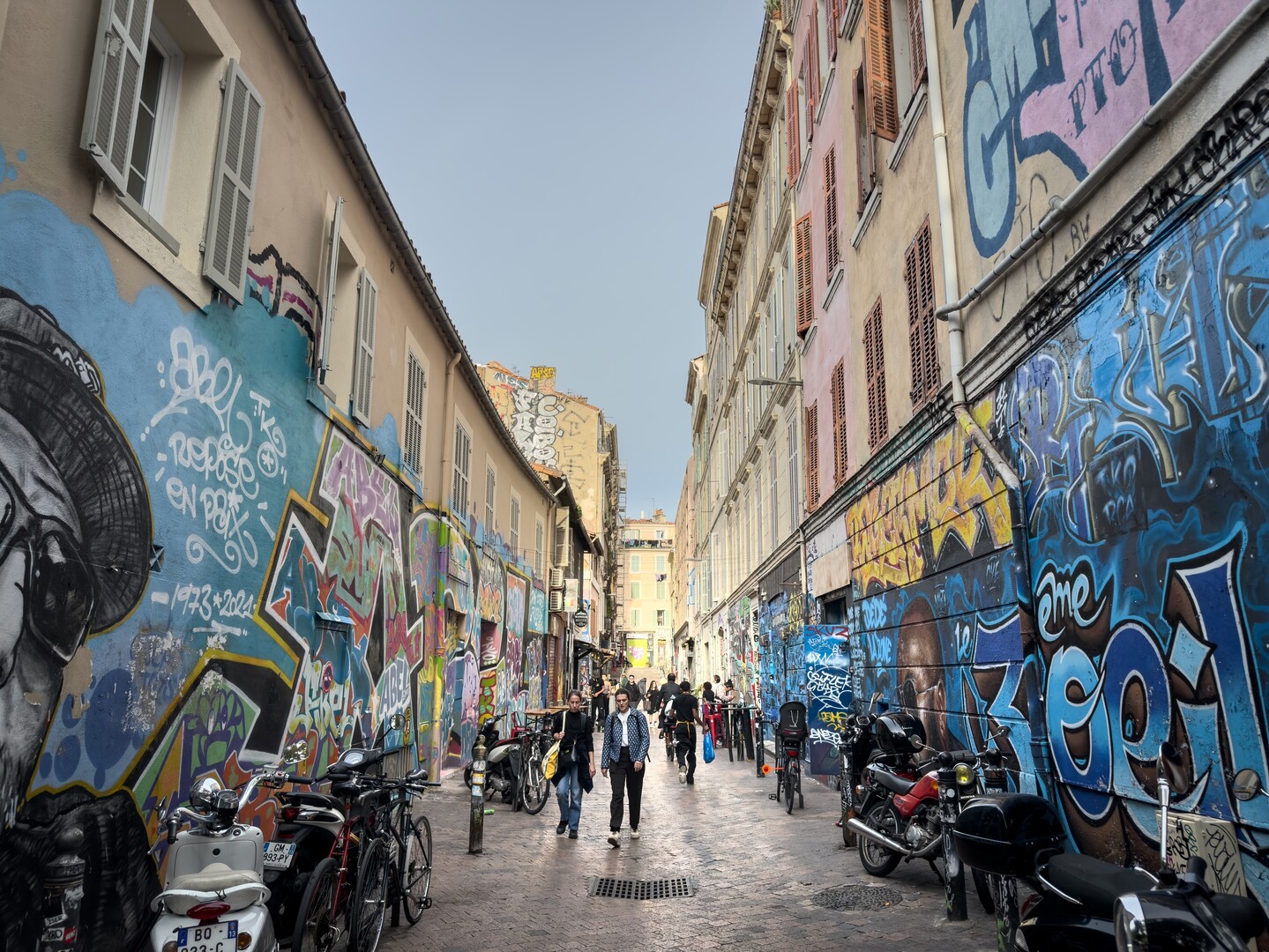 Bar à vin Marseille : les meilleures adresses entre cave à vin, bistrot et chai urbain - 2026 - 16 - bar à vin marseille bar à vin marseille - Bar à vin Marseille : les meilleures adresses entre cave à vin, bistrot et chai urbain - 2026 - 15