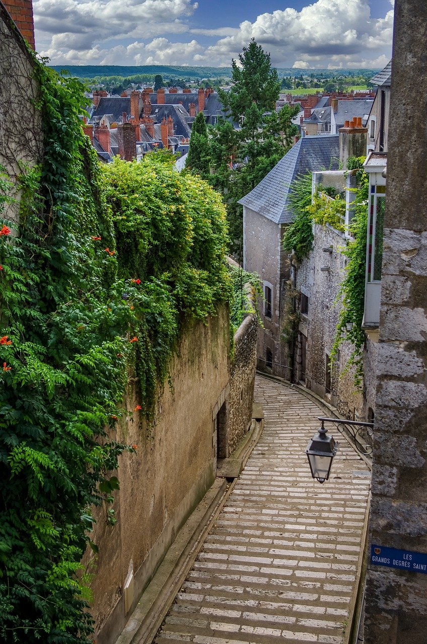 Visiter Blois : Découvrir la ville à pied et les meilleures balades - 2026 - 5 - visiter blois ruelle dans la ville de Blois
