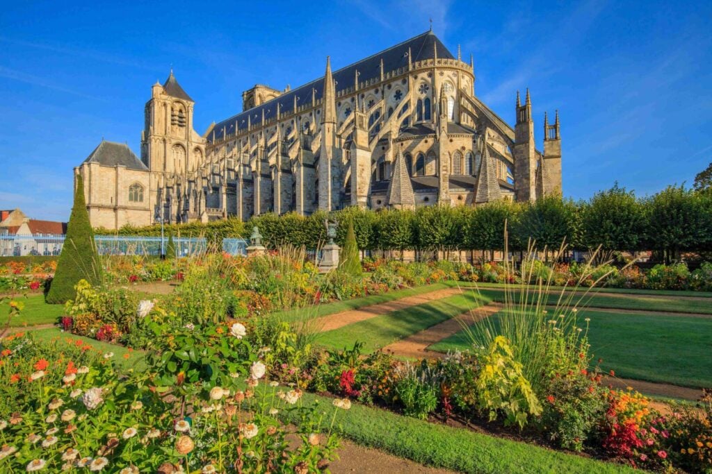 Visiter Bourges : Découvrir la capitale du Berry - 2026 - 2 - visiter bourges Cathédrale Saint-Étienne de Bourges