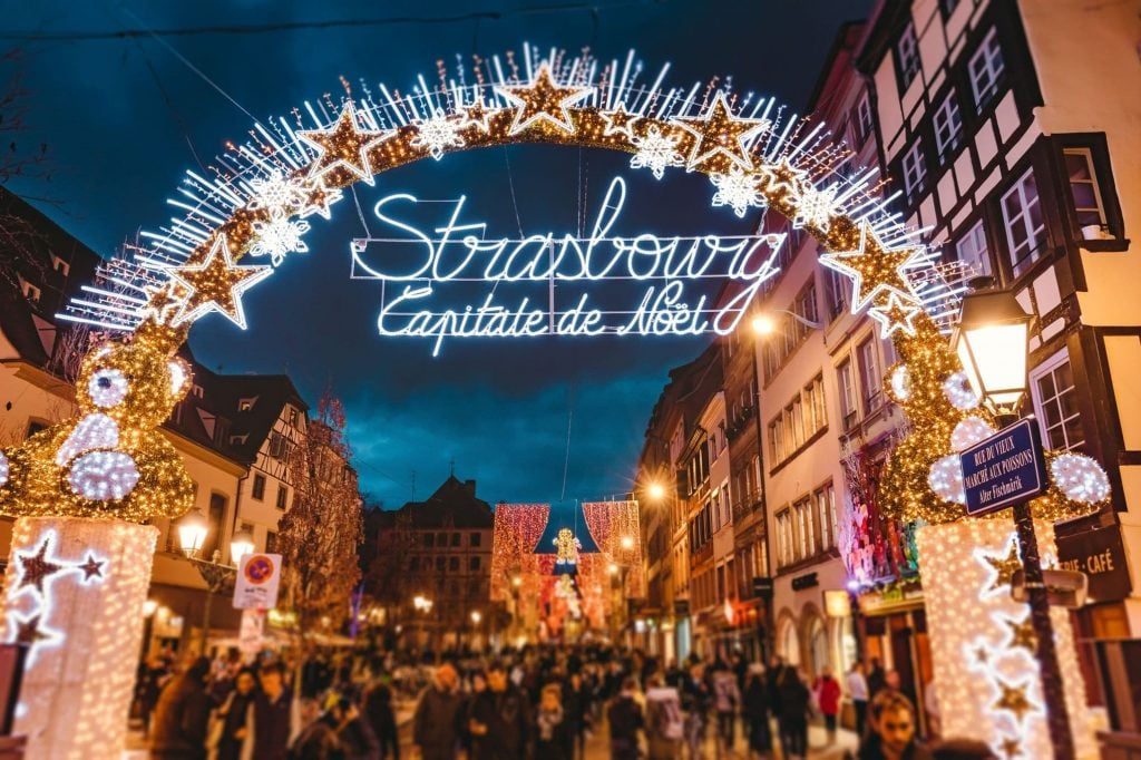 Top 10 des plus beaux marchés de Noël en France - 2026 - 2 - marchés de noel en france L'un des plus connus des marchés de Noël d'Alsace : celui de Strasbourg