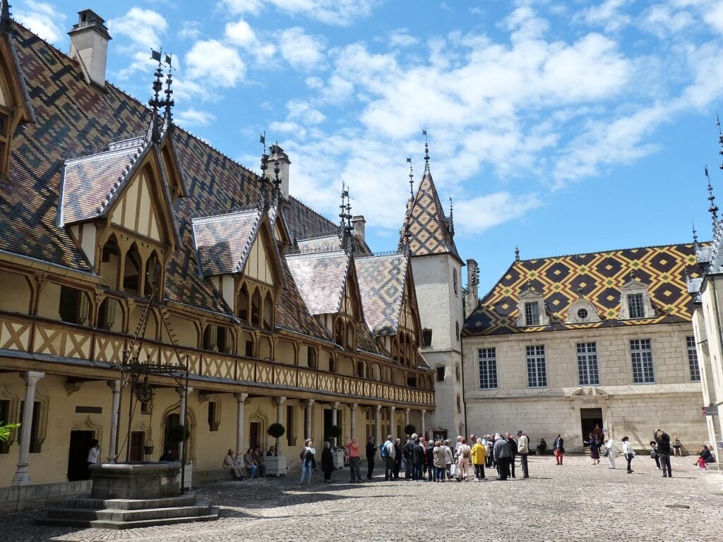 Discover the best things to do in Beaune - 2026 - 3 - things to do in beaune Les Hospices, un endroit à voir absolument quand on vient visiter Beaune