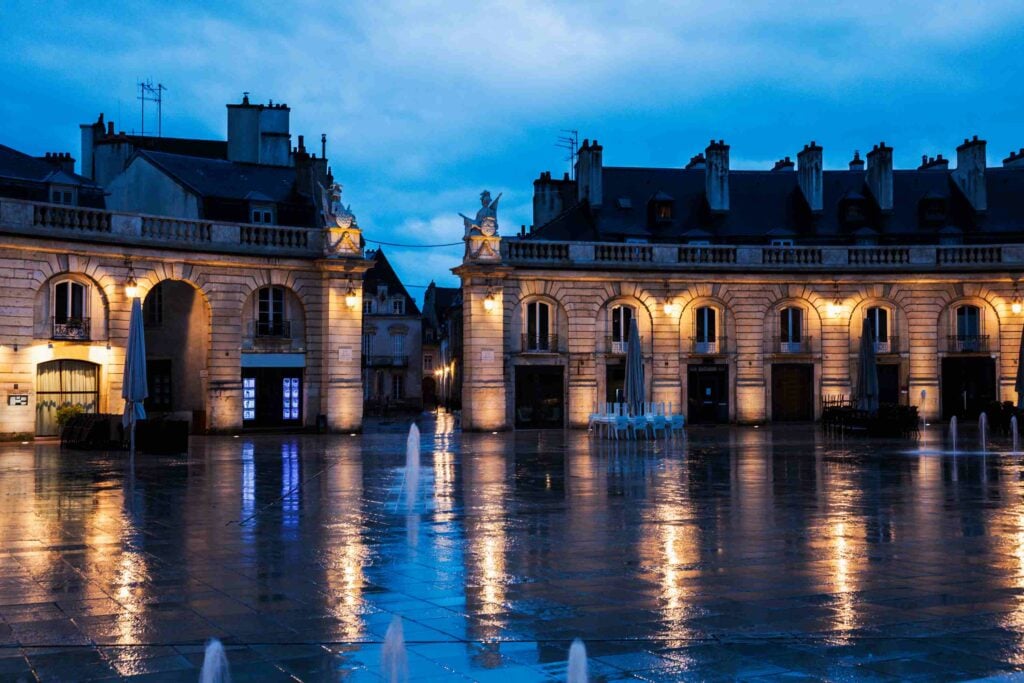 Que faire à Dijon quand il pleut ? Activités pour les jours de pluie - 2026 - 2 - que faire à dijon quand il pleut Dijon de nuit