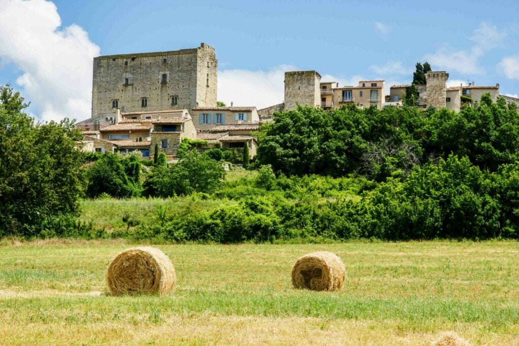 Top 15 des plus beaux villages du Luberon - 2026 - 13 - villages du luberon,villages luberon,luberon villages,plus beaux villages luberon Caseneuve