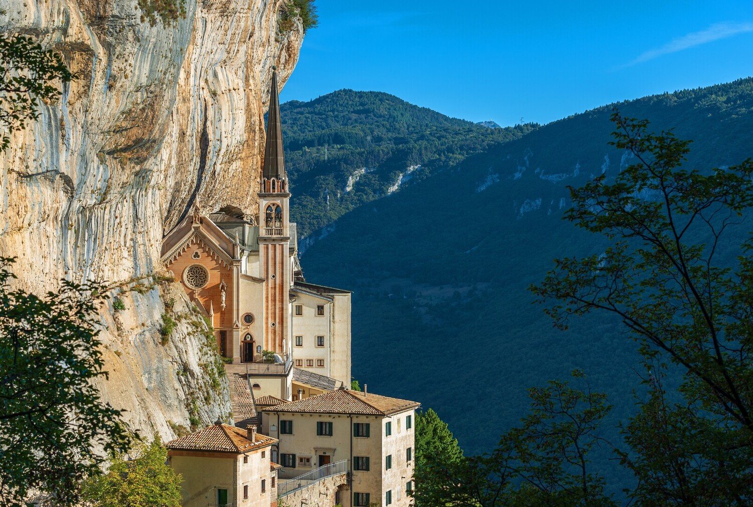 Cosa vedere sul Lago di Garda: Guida al weekend perfetto - 2026 - 22 - cosa vedere sul lago di garda,cosa fare al lago di garda,visitare il lago di garda cosa vedere sul lago di garda,cosa fare al lago di garda,visitare il lago di garda - Cosa vedere sul Lago di Garda: Guida al weekend perfetto - 2026 - 21
