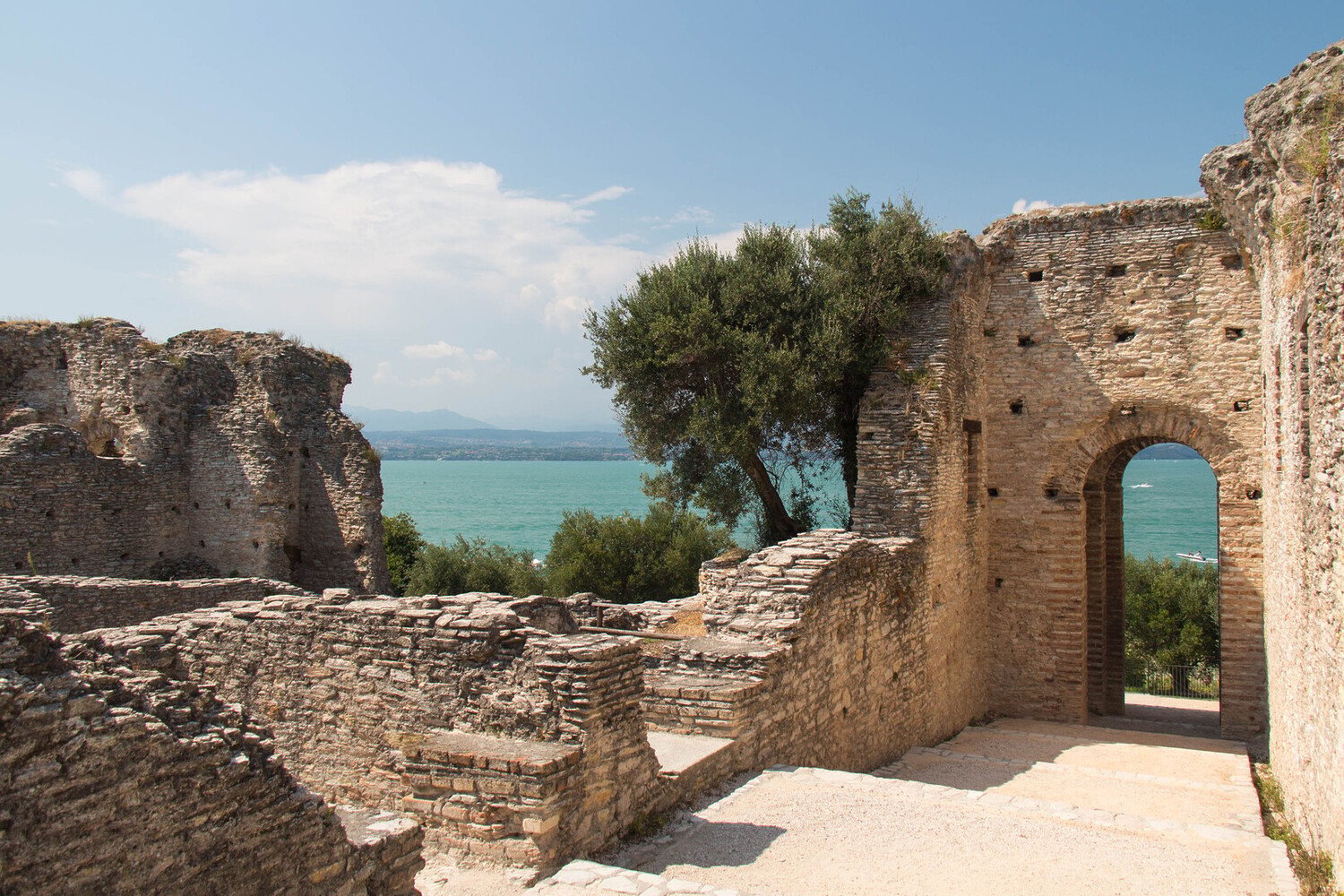 Que faire au Lac de Garde : Les incontournables du plus grand lac d’Italie - 2026 - 4 - lac de garde Grottes de Catulle