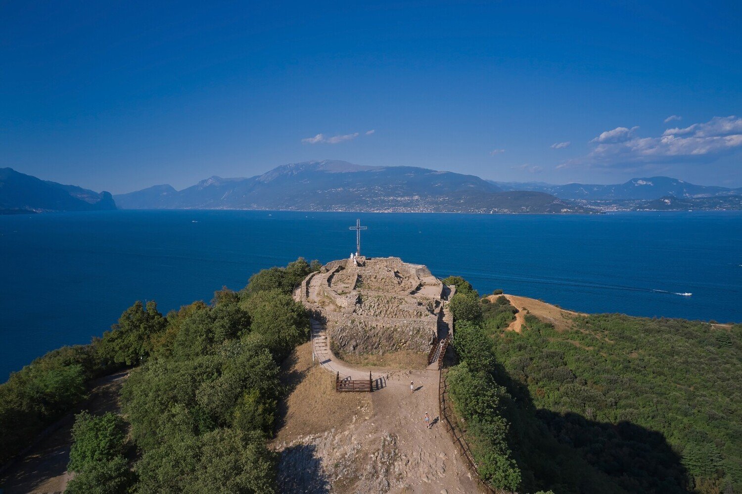 Cosa vedere sul Lago di Garda: Guida al weekend perfetto - 2026 - 20 - cosa vedere sul lago di garda,cosa fare al lago di garda,visitare il lago di garda cosa vedere sul lago di garda,cosa fare al lago di garda,visitare il lago di garda - Cosa vedere sul Lago di Garda: Guida al weekend perfetto - 2026 - 19