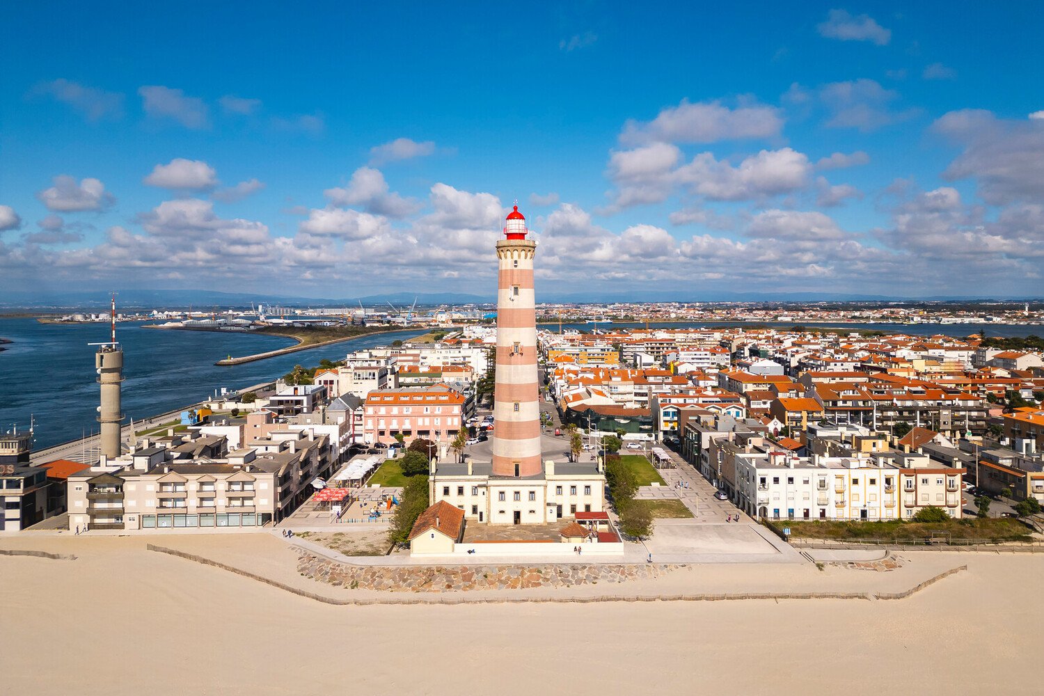 Visiter Aveiro : La ville d’eau où il fait bon flâner - 2026 - 16 - visiter aveiro visiter aveiro - Visiter Aveiro : La ville d’eau où il fait bon flâner - 2026 - 15
