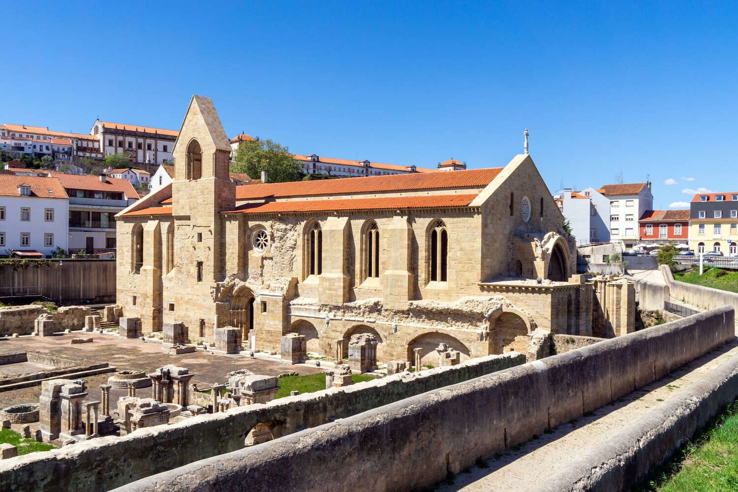 Visiter Coimbra : Entre tradition universitaire et charme intemporel - 2026 - 14 - visiter Coimbra visiter Coimbra - Visiter Coimbra : Entre tradition universitaire et charme intemporel - 2026 - 13