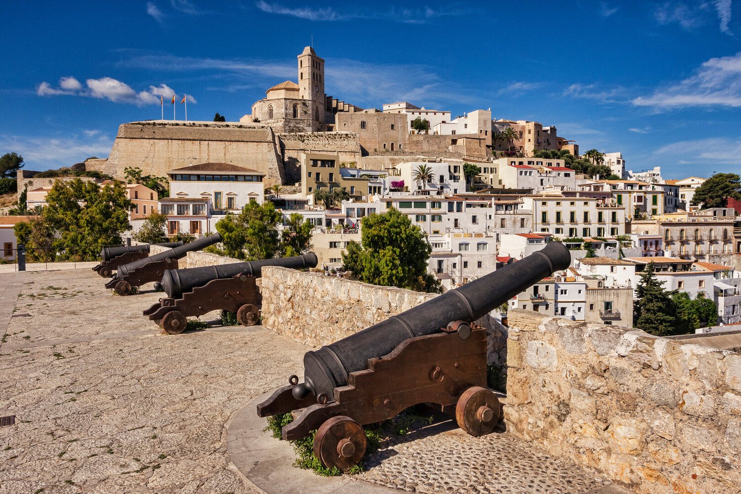 Que faire à Ibiza ? Soirées endiablées et sites inévitables - 2026 - 4 - Ibiza Dalt Vila