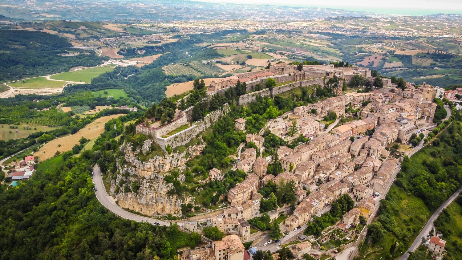 Visiter Civitella del Tronto : La Forteresse incontournable des Abruzzes - 2026 - 2 - civitella del tronto civitella del tronto - Visiter Civitella del Tronto : La Forteresse incontournable des Abruzzes - 2026 - 1