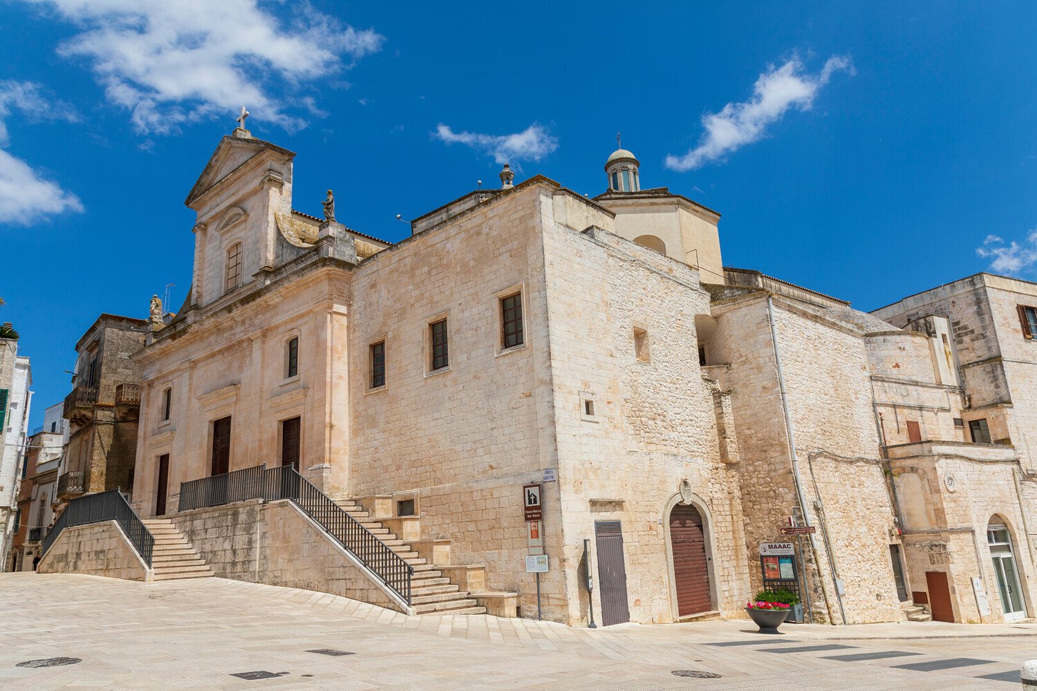 Visiter Cisternino : Guide complet du joyau blanc de la Vallée d’Itria - 2026 - 8 - cisternino cisternino - Visiter Cisternino : Guide complet du joyau blanc de la Vallée d’Itria - 2026 - 7