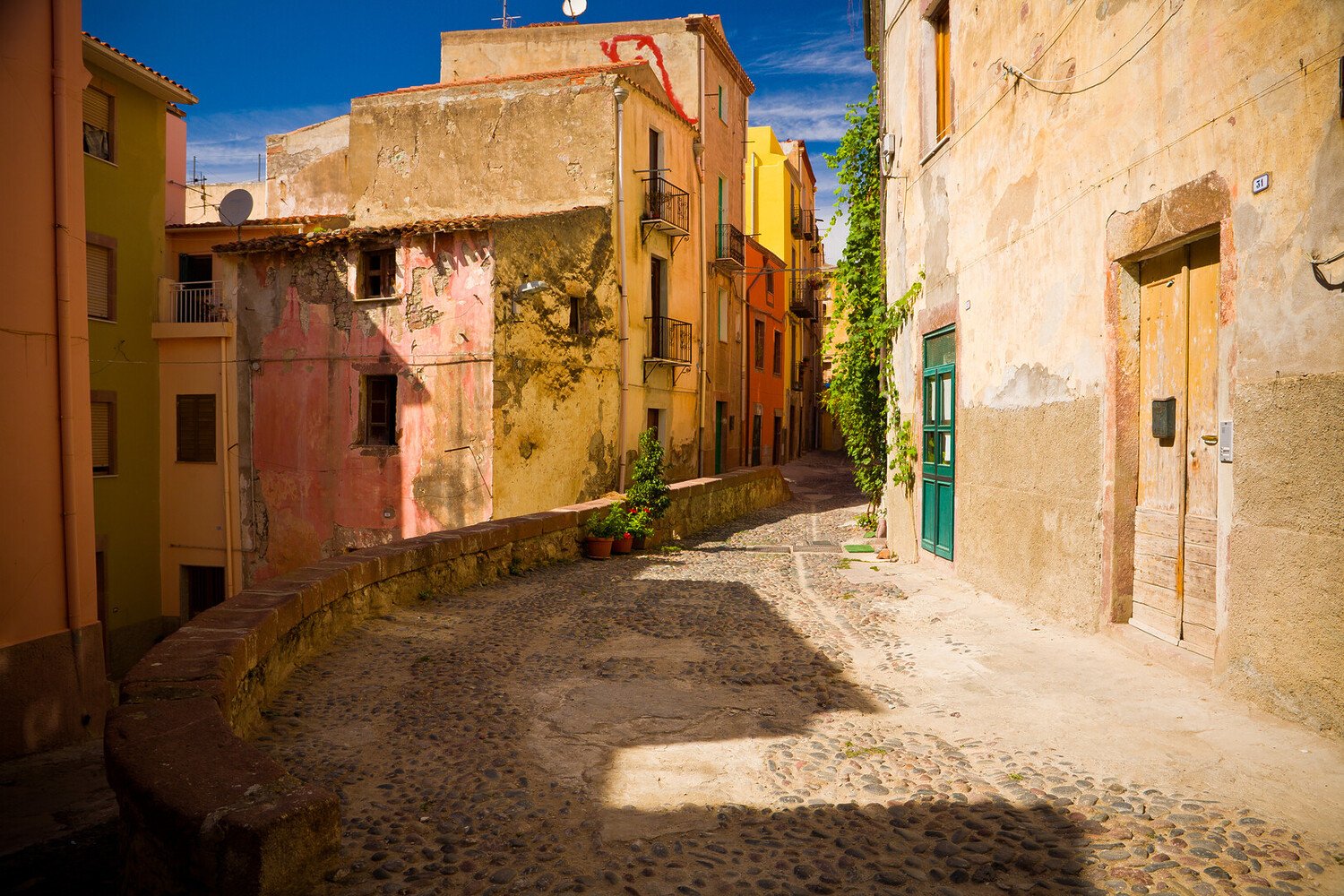 Visiter Bosa : Joyau coloré de la côte ouest de la Sardaigne - 2026 - 8 - bosa bosa - Visiter Bosa : Joyau coloré de la côte ouest de la Sardaigne - 2026 - 7