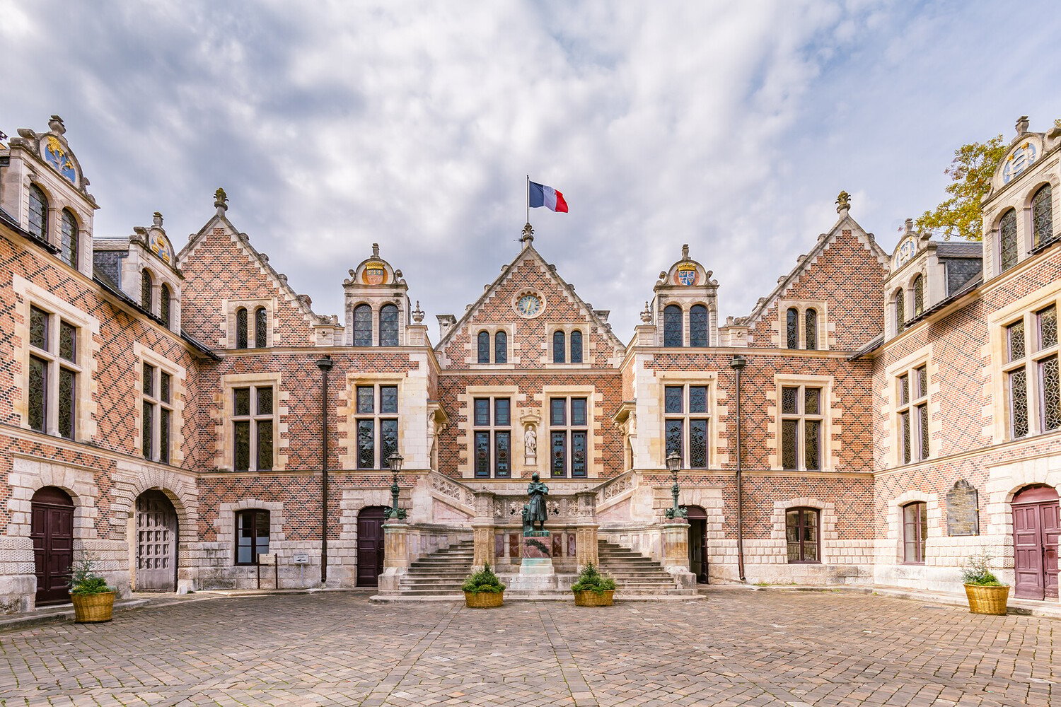 Things to Do in Orléans: A Loire Valley City of Joan - 2026 - 8 - things to do in orleans things to do in orleans - Things to Do in Orléans: A Loire Valley City of Joan - 2026 - 7