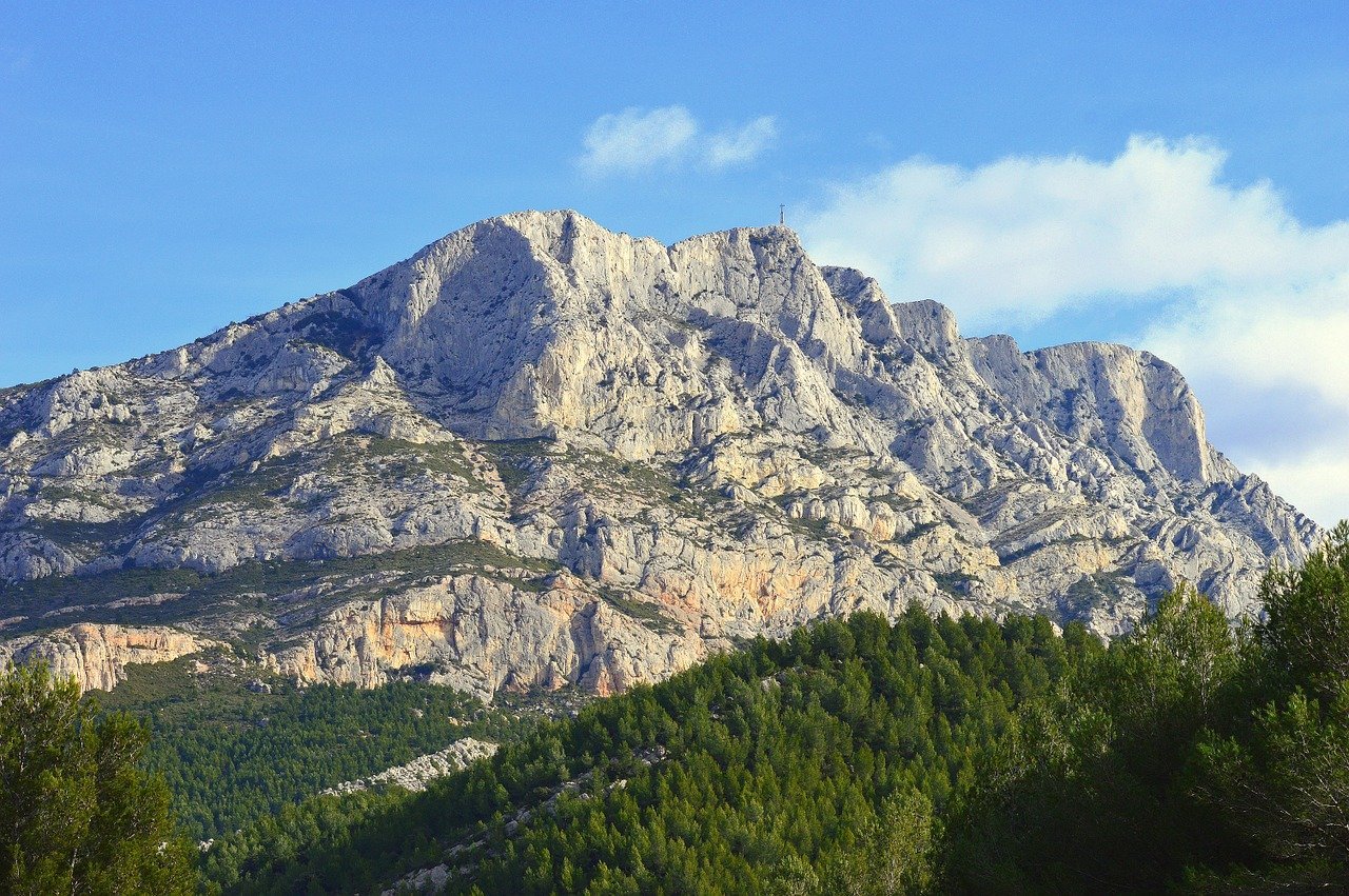 Visiter Aix-en-Provence et ses environs : les incontournables à faire - 2026 - 19 - visiter aix-en-provence, aix-en-provence, que faire a aix en provence Montagne Sainte-victoire à Aix-en-provence