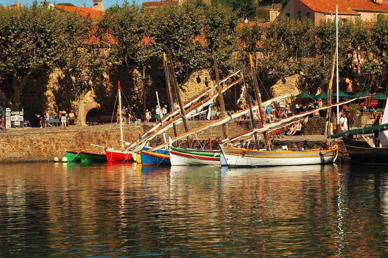 Visiter Perpignan: Découvrir la culture catalane - 2026 - 16 - visiter perpignan bâteaux au port de Collioure