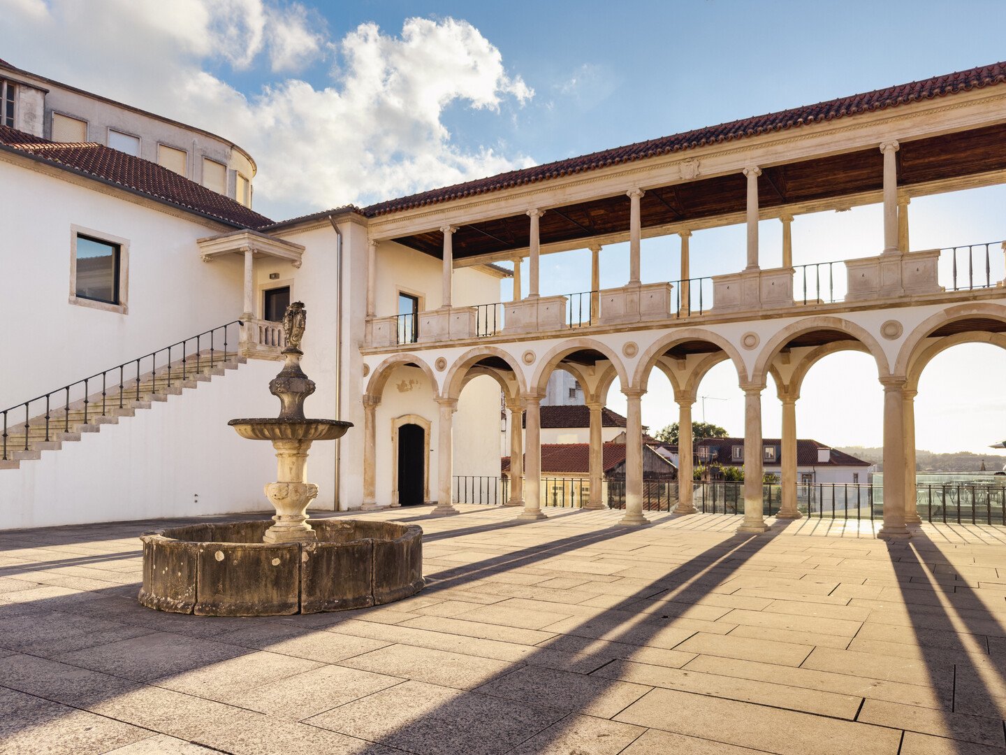 Visiter Coimbra : Entre tradition universitaire et charme intemporel - 2026 - 10 - visiter Coimbra visiter Coimbra - Visiter Coimbra : Entre tradition universitaire et charme intemporel - 2026 - 9