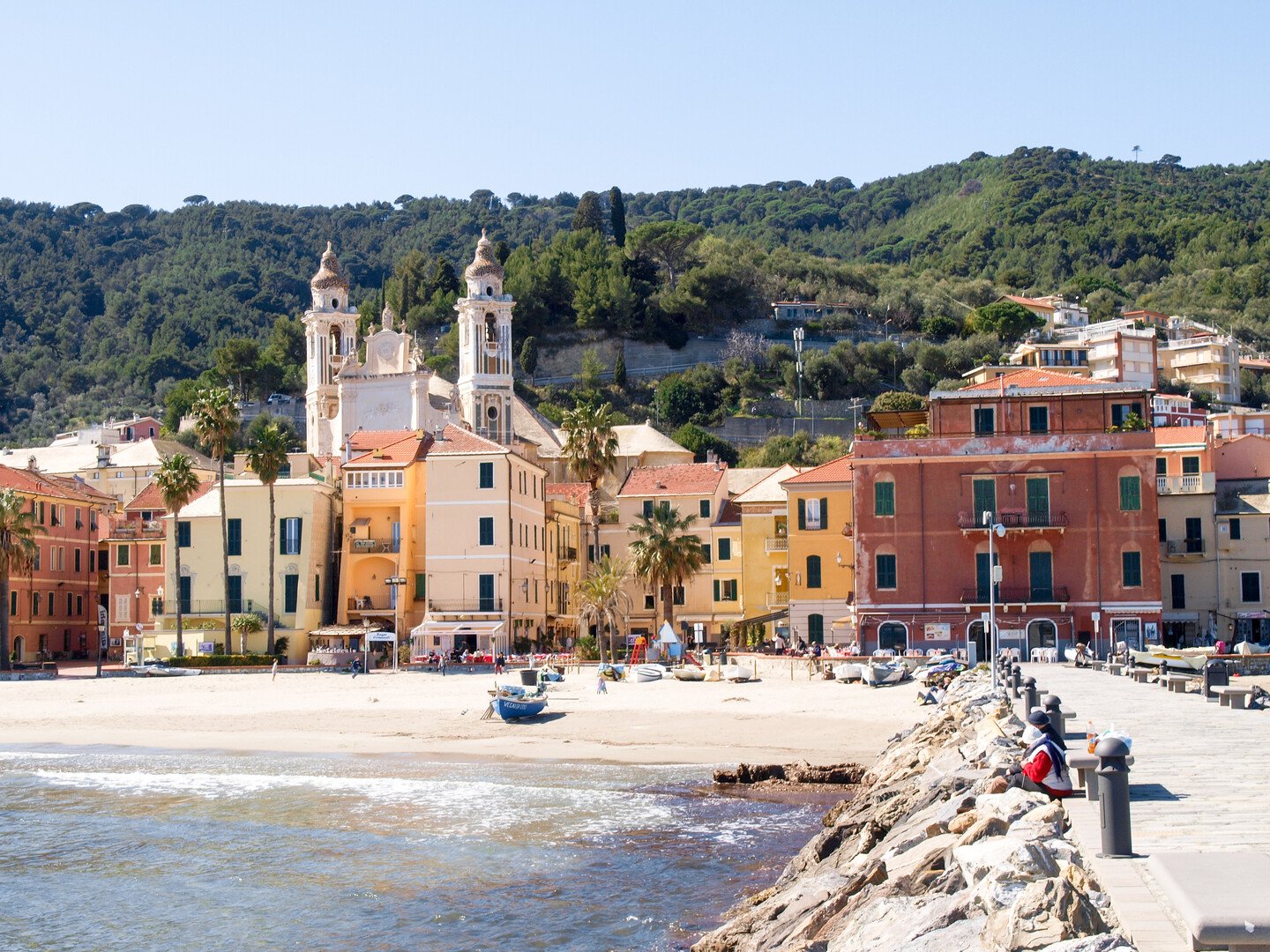 Visiter Alassio : Station balnéaire pittoresque perchée sur la Riviera di Ponente en Italie - 2026 - 18 - alassio alassio - Visiter Alassio : Station balnéaire pittoresque perchée sur la Riviera di Ponente en Italie - 2026 - 17